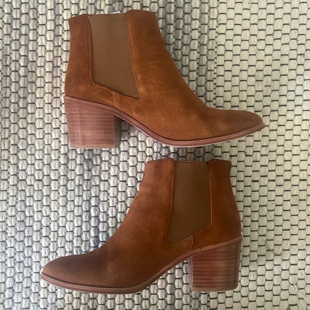 Nisolo Chestnut Suede Chelsea Ankle Boots - Picture 4 of 9